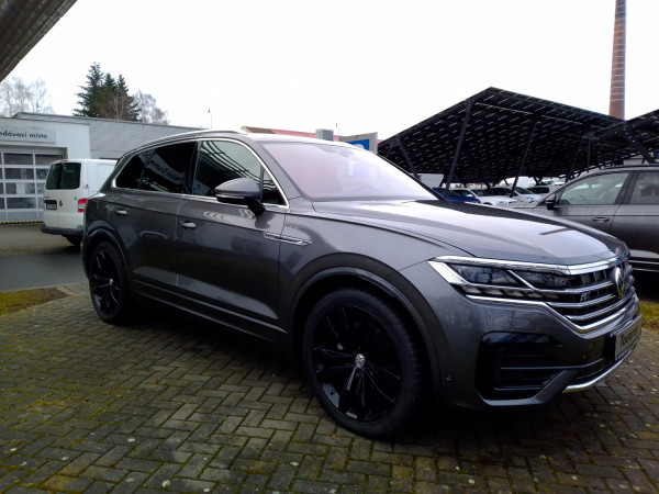 VW Touareg R-line