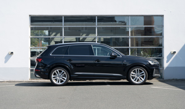 AUDI Q7 S-line