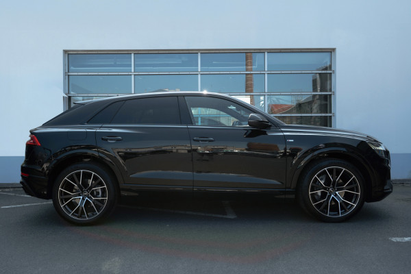 AUDI Q8 quattro